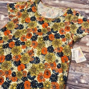 NWT Lularoe classic tee size large